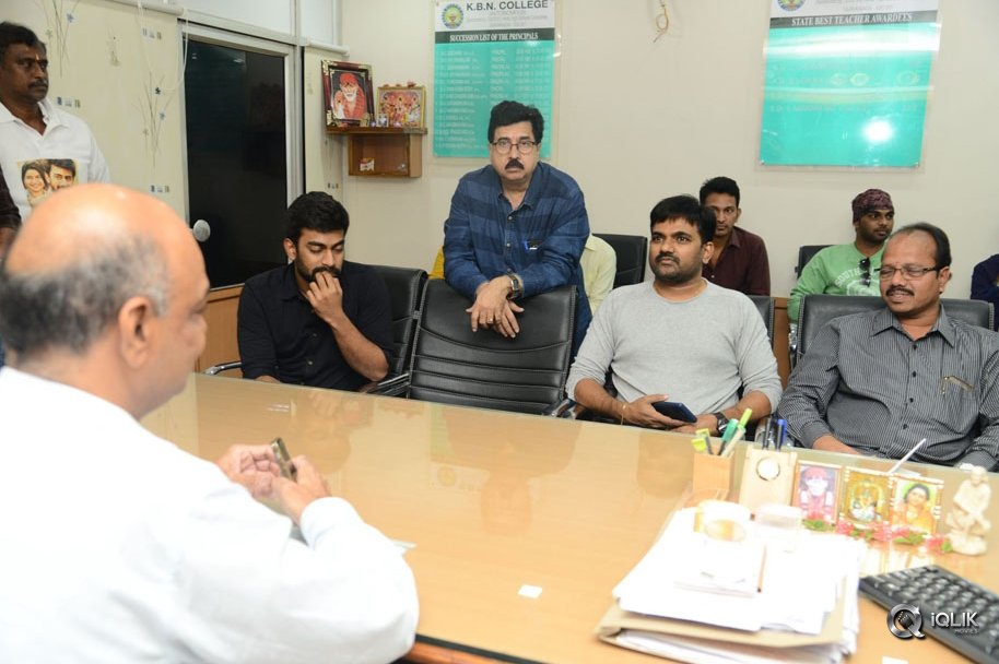 London-Babulu-Movie-Team-at-KBN-College-Vijayawada